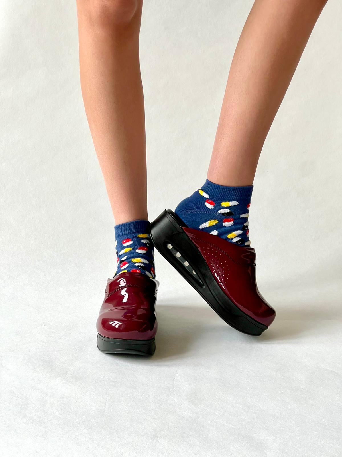 Airmeds solid Bordeaux lacquer clogs